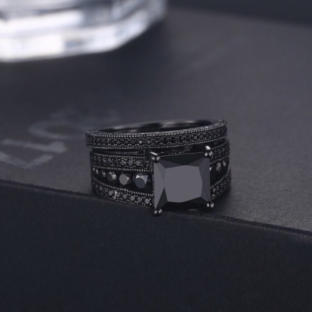 Black Square-Cut Statement Ring Set - image 6